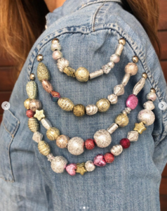 detalles mostacillas camisa hecho a mano